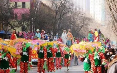 过春节，你希望看到中华传统民俗吗比如耍社火、踩高跷、舞龙舞狮等能烘托气氛的活动，怎么样